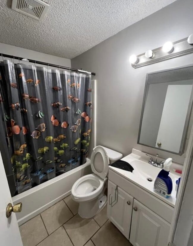 Photo - 4429 Main St