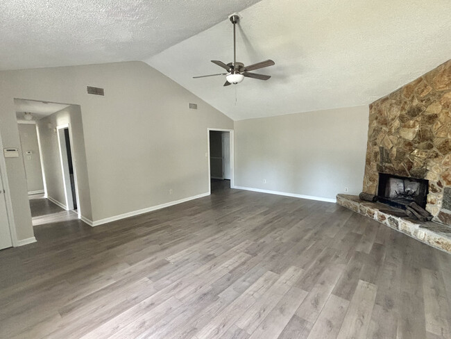 Photo - 2718 Bennington Dr