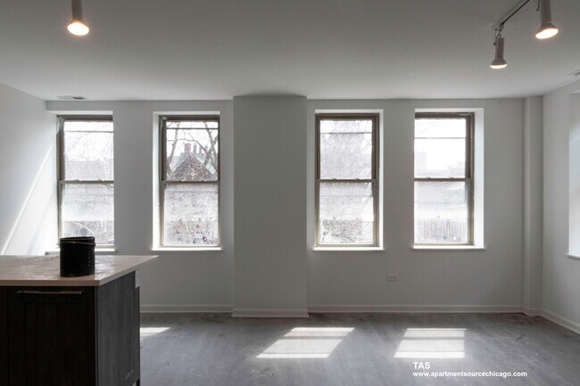 Photo - 940 W Winona St Unit 302