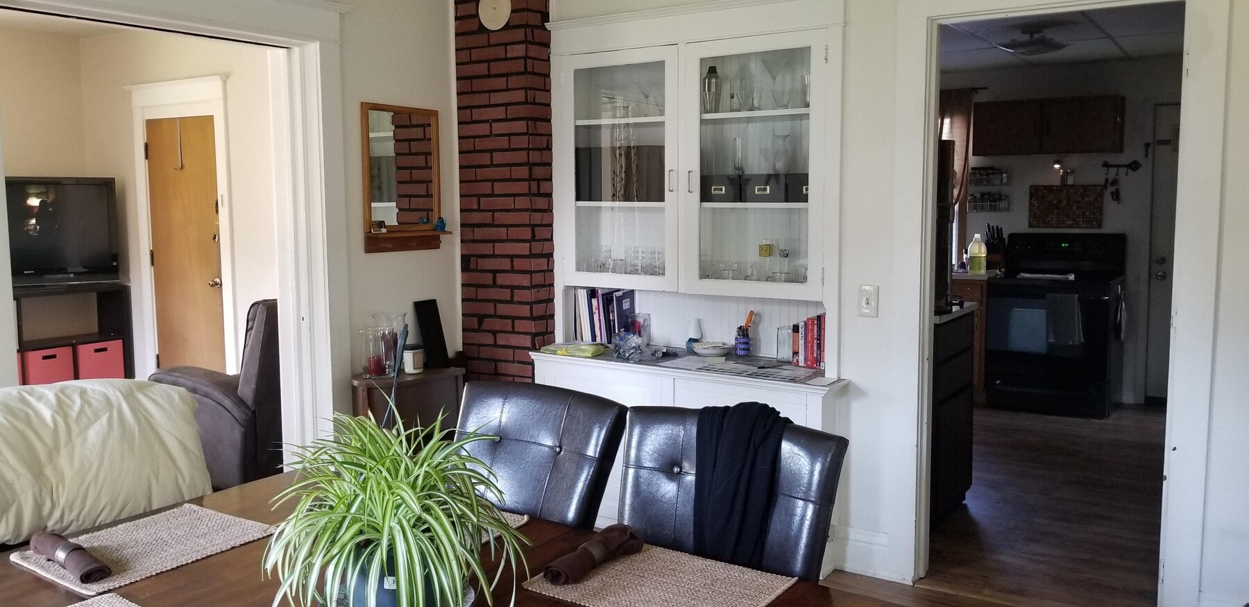 Photo - 213 W Green Bay St