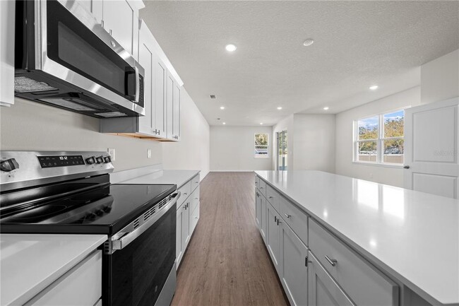 Photo - 1774 Tilia St