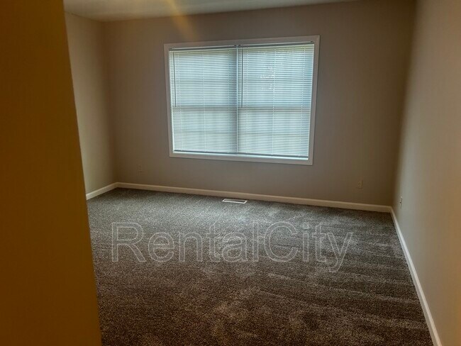 Photo - 141 Cloverdale St