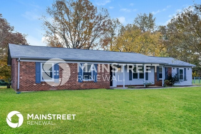 Photo - 2349 Swindon Ln