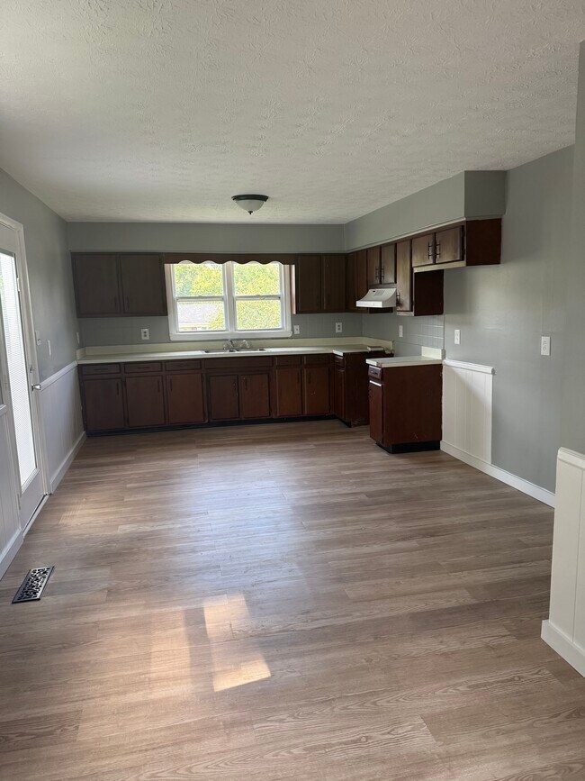 Kitchen - 114 Waveland Ave