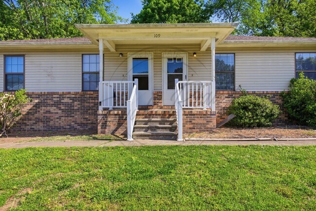 Photo - SPRING SPECIAL: 1/2 OFF FIRST MONTHS RENT - Two Bedroom Ranch Duplex in Columbia!