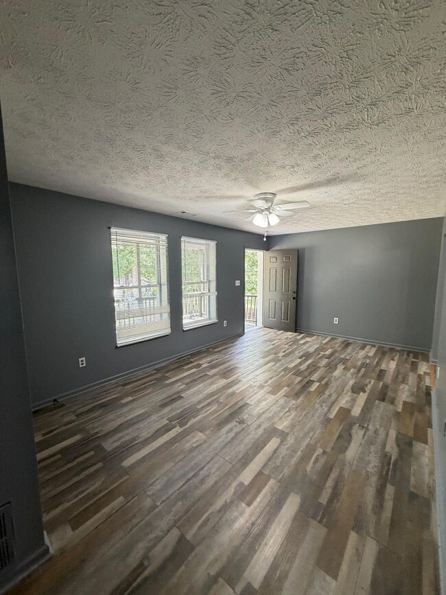 150 W Robbins Rd