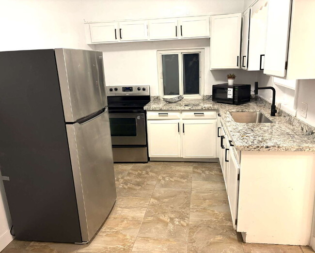 Photo - MOVE-IN READY 3 BED / 2 BATH – UPDATED, SPACIOUS & GREAT PHOENIX LOCATION! Unit ADU