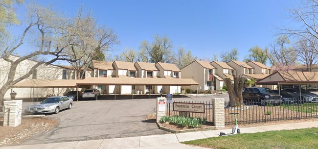 Building Photo - Move-In Ready 2 Bed Townhome | New Carpet | 2 Parking Spaces