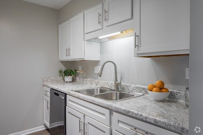 1BR, 1BA - 688SF - Kitchen
