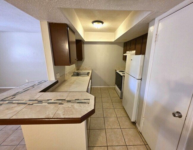 Photo - 3746 N Nicklas Ave Unidad 3746