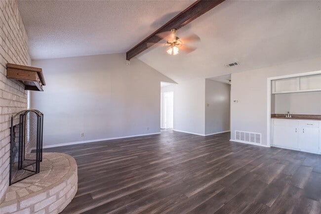 Building Photo - 601 Osage Dr