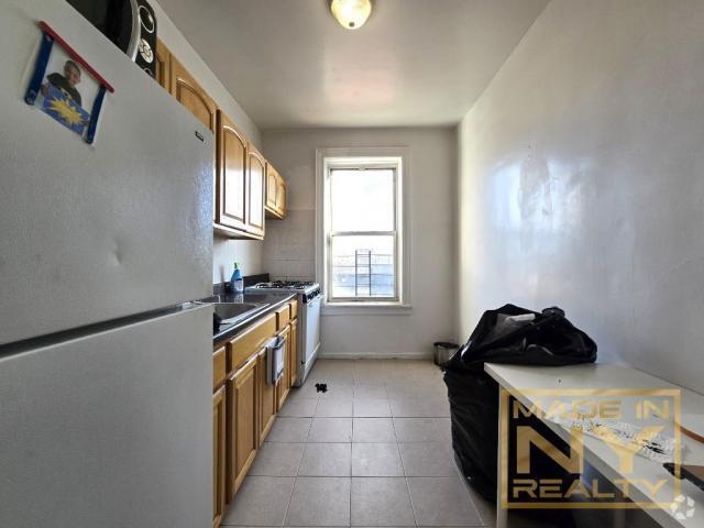 Building Photo - 1 bedroom in SOUTH OZONE PARK NY 11420 Unit D8 Rental