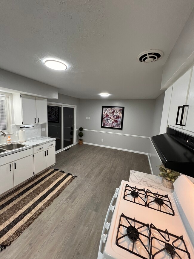 Photo - Cypress West Fairlawn Apartments