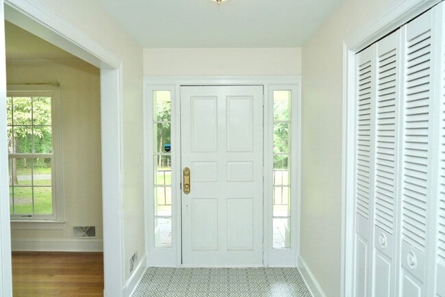 Building Photo - 4419 Dickerson Rd Rental