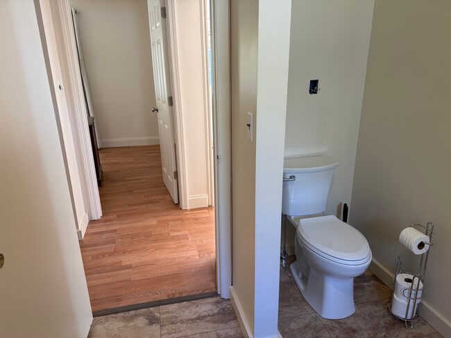 Photo - 525 Allen Dr