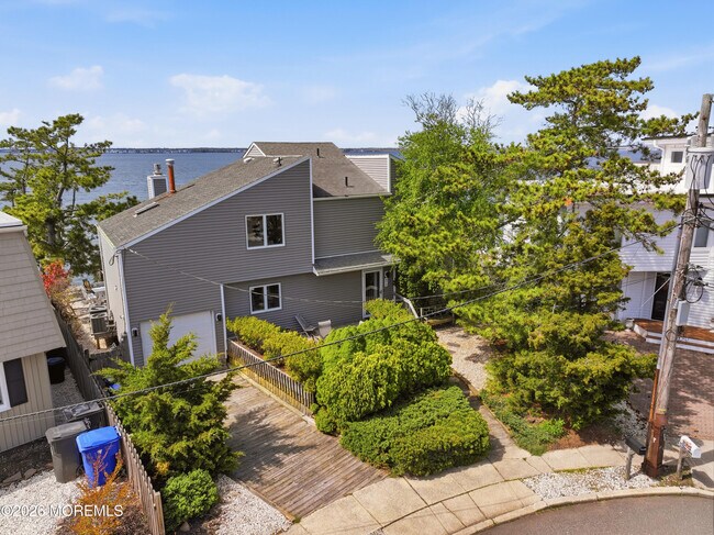 473 Tamiami Dr