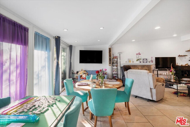 Photo - 17816 Lull St