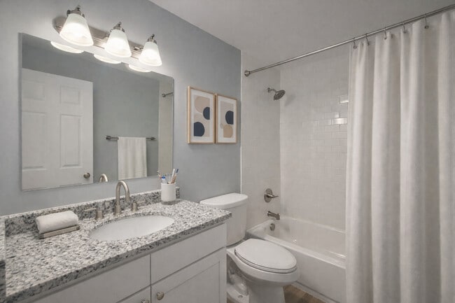 3BR, 1.5BA - Full Bath - Avondale Park