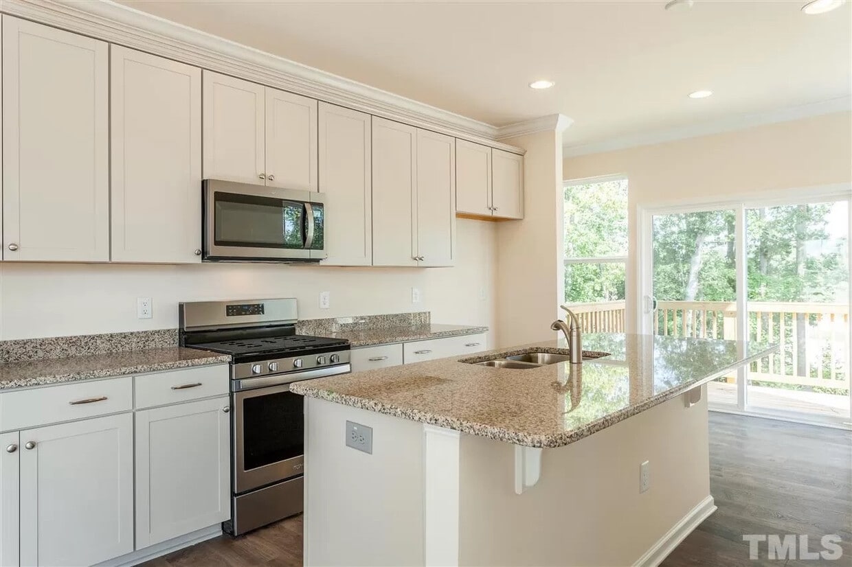 Room in Townhome on Chattering Lory Ln - Room in Townhome on Chattering Lory Ln