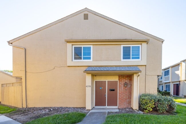 Spacious 4 bedroom home in Union City with... - Spacious 4 bedroom home in Union City with...