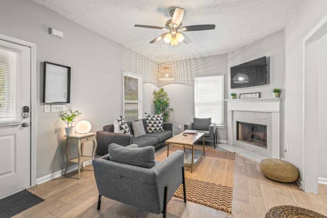 Building Photo - 1296 Sells Ave SW Unit A