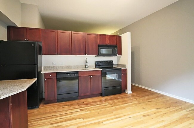 Photo - 349 S Dearborn St