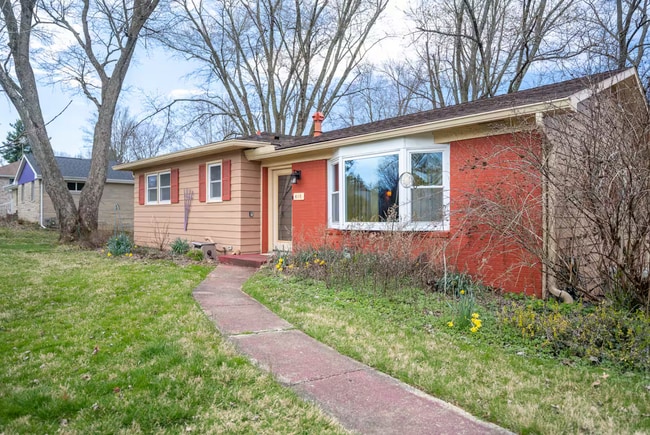 Building Photo - 615 N Staats Dr