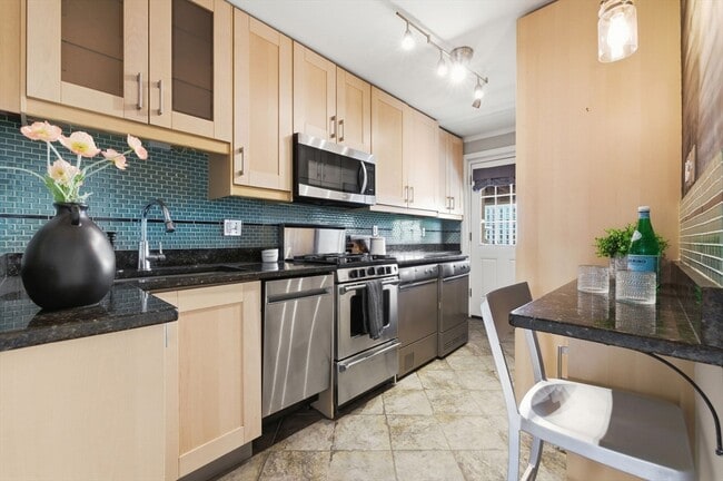 Photo - 262 Sidney St Unit 3