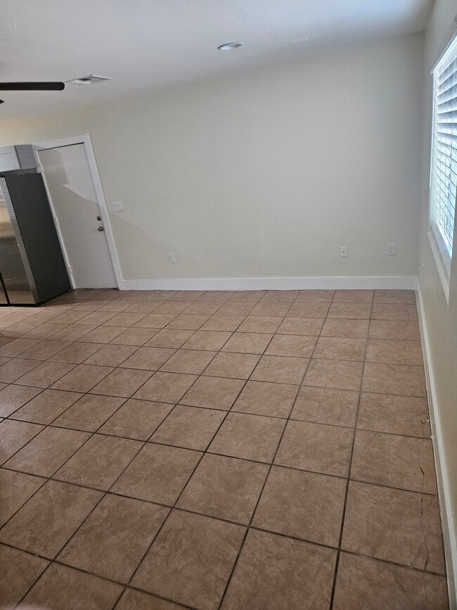 Photo - 9628 N 13th St Unidad #2