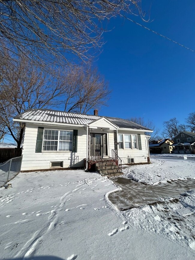 Building Photo - 1829 Frances Ave