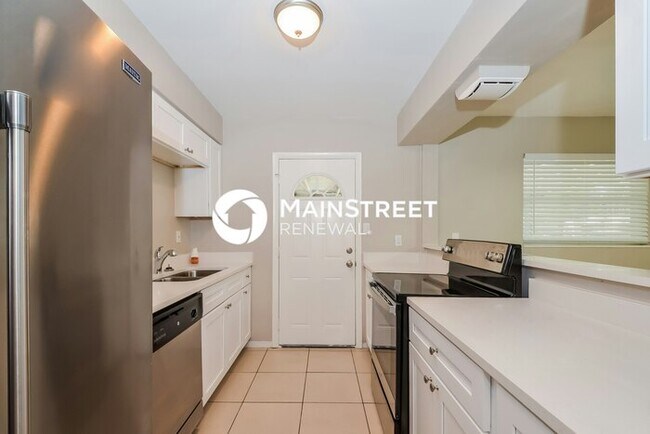 Photo - 3 Bedroom Pet-Friendly Home in West Bradenton, FL with Main Street Renewal