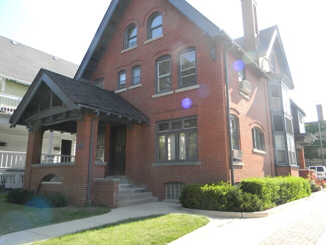 Building Photo - 2582 N Cramer St Unit Second floor efficiency Rental