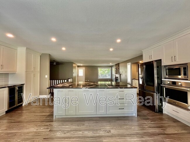 1139 Caledonia Way