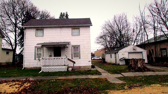 Building Photo - 207 2nd Ave