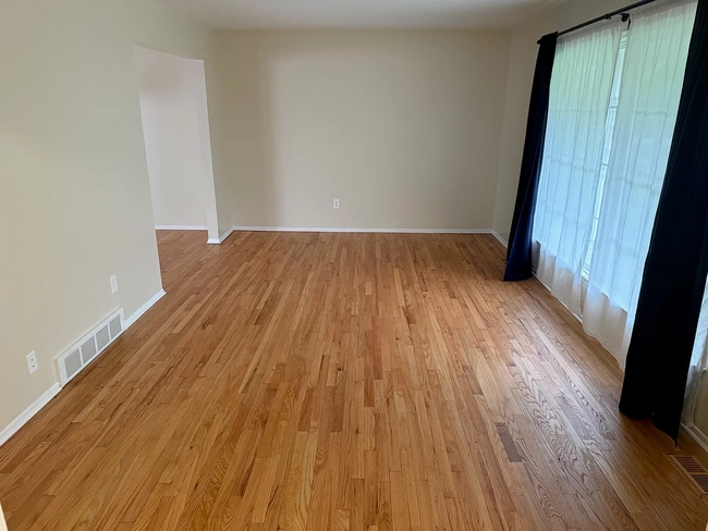 Photo - 2884 E Eisenhower Pky