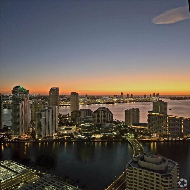 Building Photo - 950 Brickell Bay Dr Rental