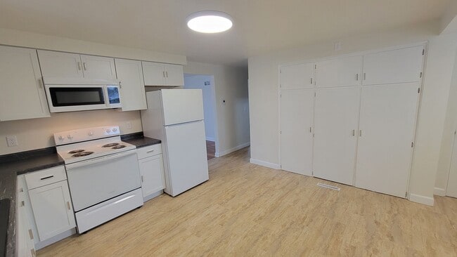 Photo - 1409 Crooks Ave