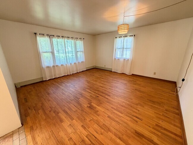Photo - 202 Center St