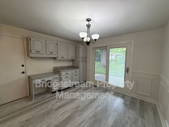 Photo - 4225 Fernbrook St