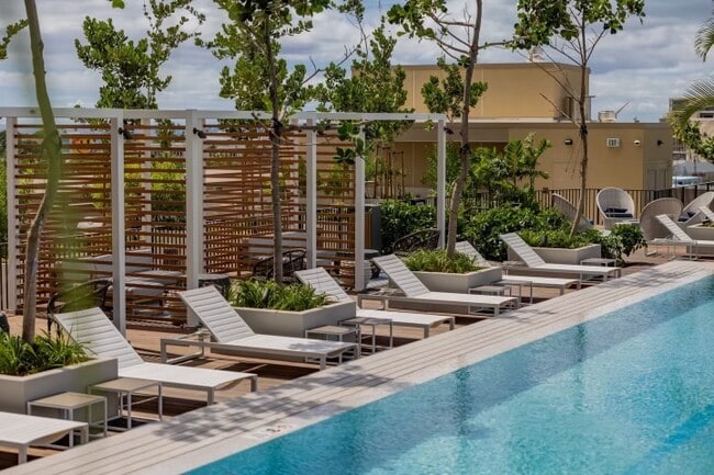 Photo - 987 Queen St Unit 503