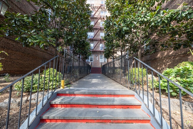 Entrance Photo - Blossom Gardens Apartments