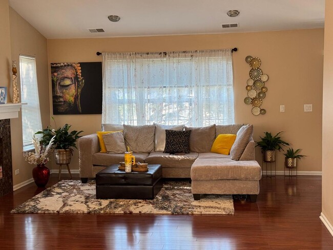 Photo - 587 Saddlebrook Ln