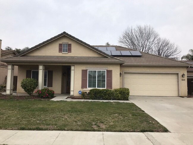 Building Photo - 3 Bedroom 2 Bathroom Home In Southwest Visalia with a Pool and SOLAR!