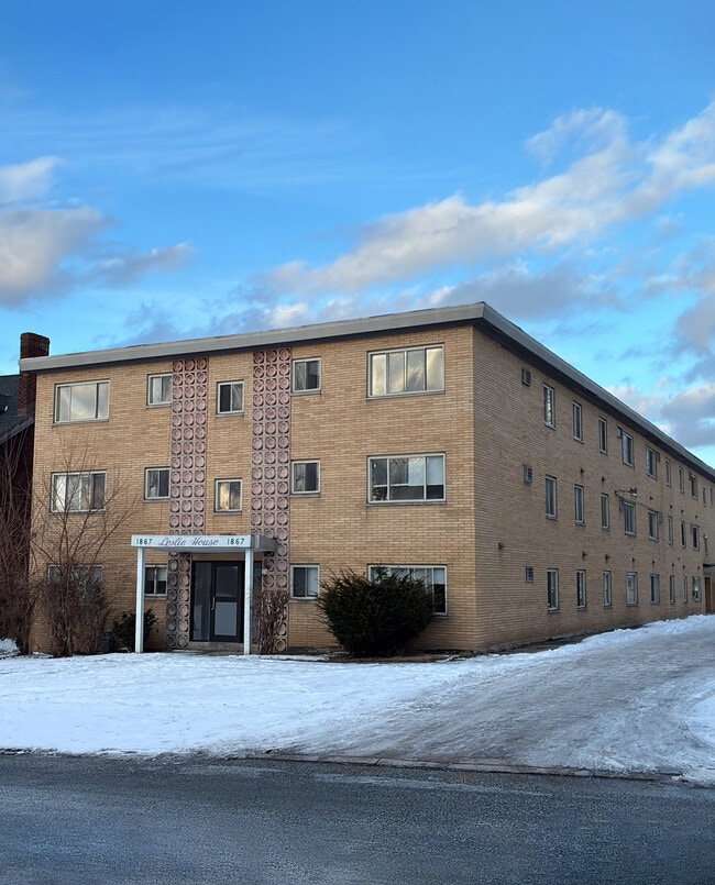 Building Photo - 1867 N Taylor Rd