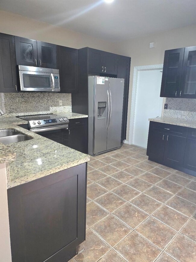 Building Photo - 2082 Madeira Dr Rental