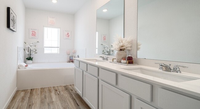 Photo - 3355 Cashel St