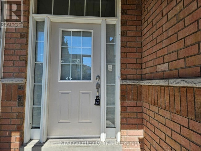 Photo - 926 Ledbury Crescent