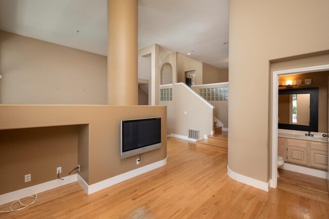 Photo - 812 Constellation Ct
