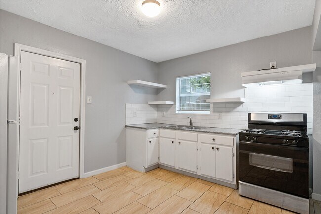 Photo - 3117 Isabella St Unit B