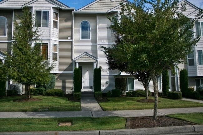 Building Photo - 3324 Mia St NE Rental